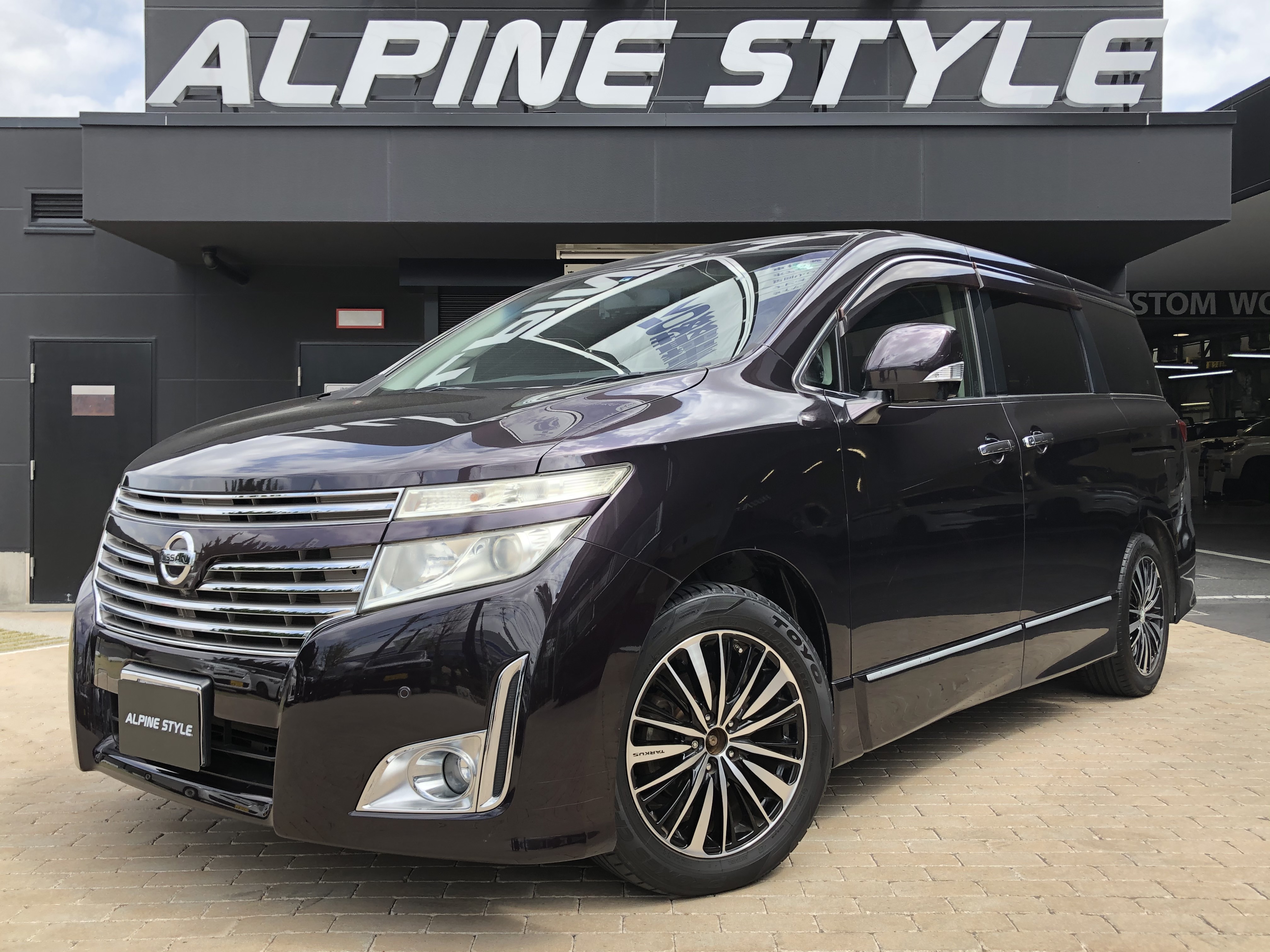 NISSAN ELGRAND