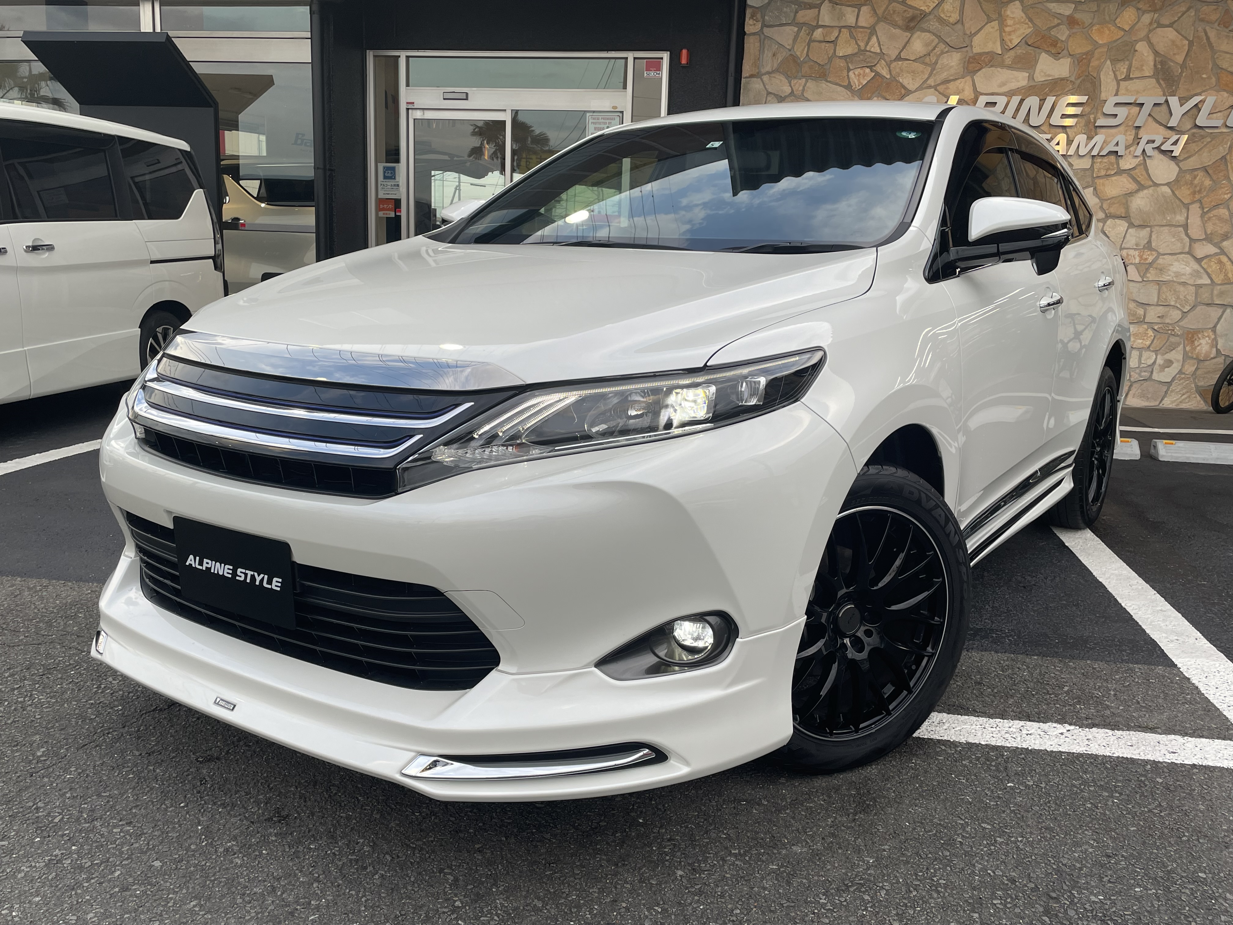 TOYOTA HARRIER 