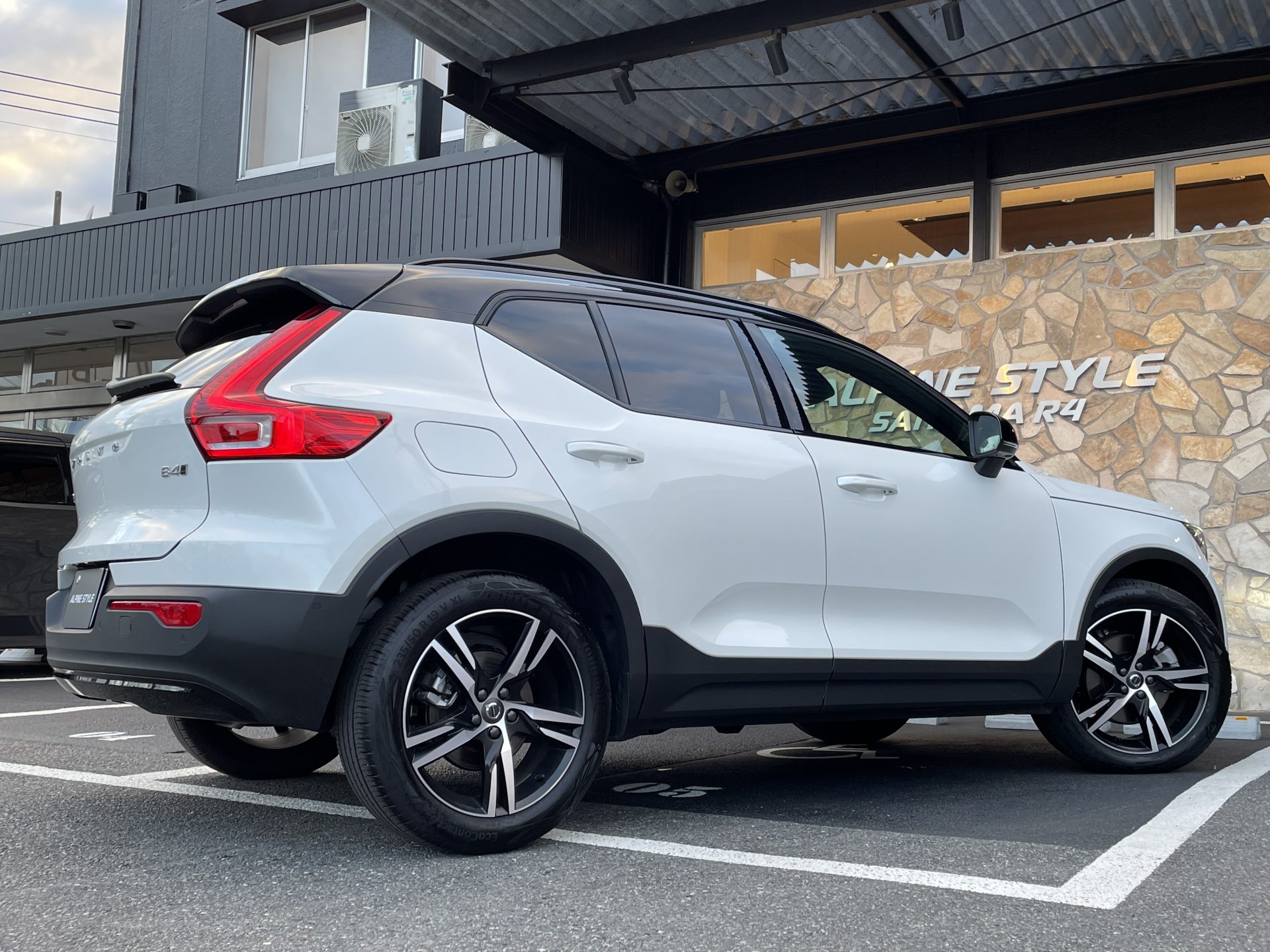 VOLVO XC40 B4 R Design