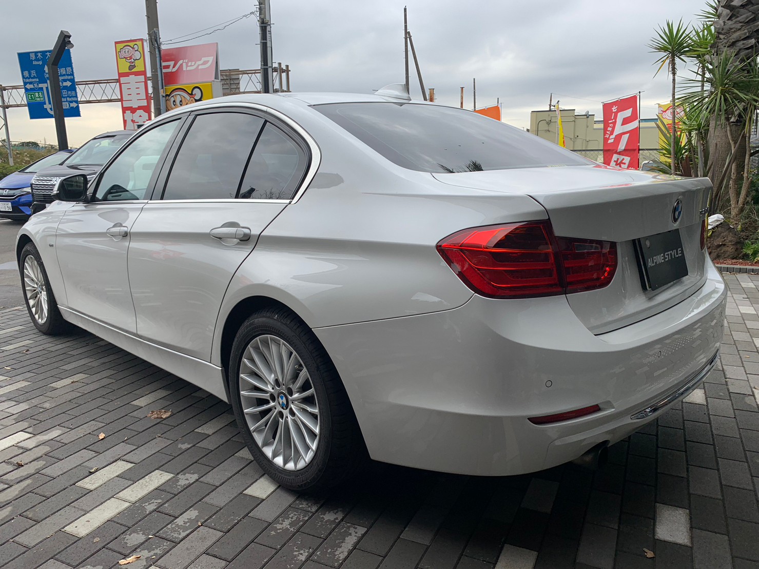 BMW　320iラグジュアリー