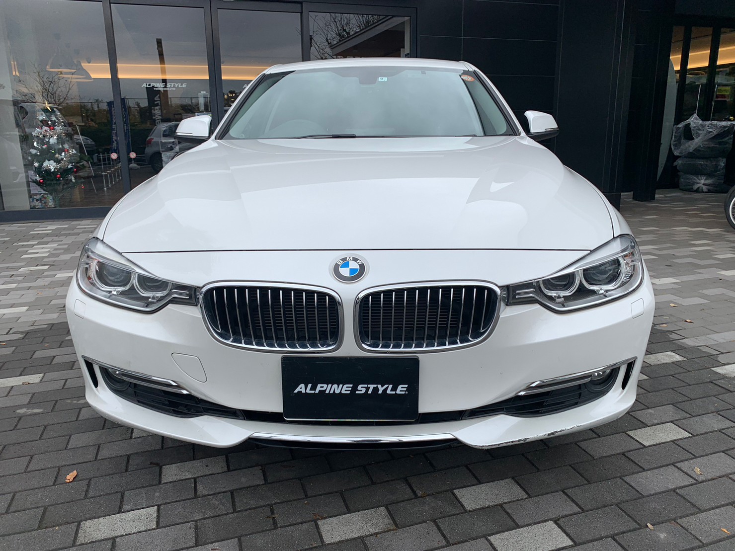 BMW　320iラグジュアリー