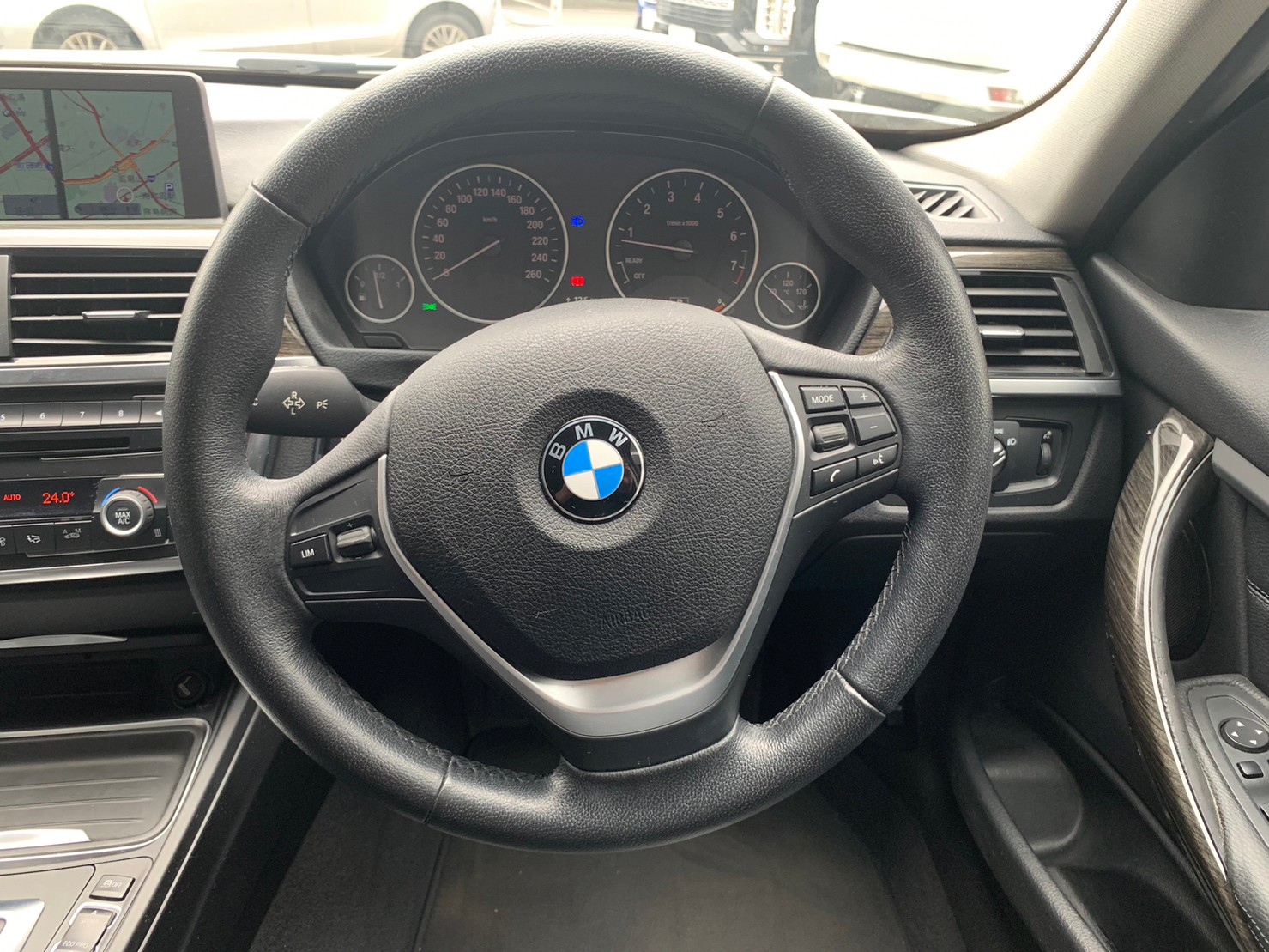 BMW　320iラグジュアリー