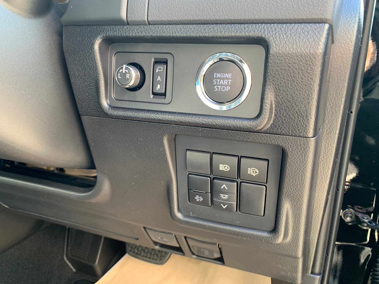 <strong>LANDCRUISER PRADO TX-L MattBlackEdition</strong>