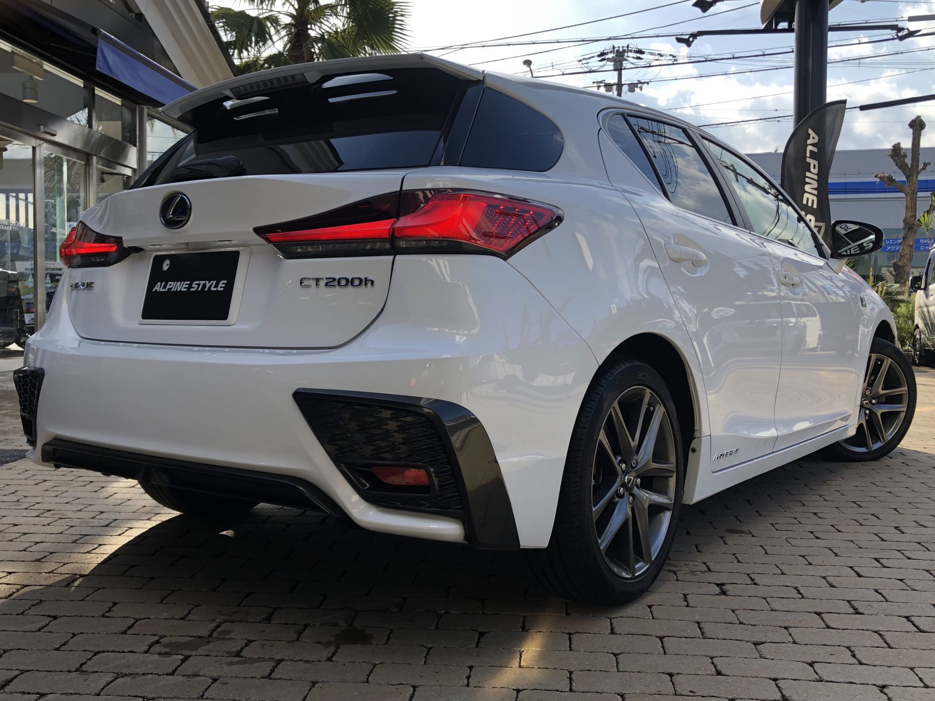 LEXUS　CT200h Fスポーツ