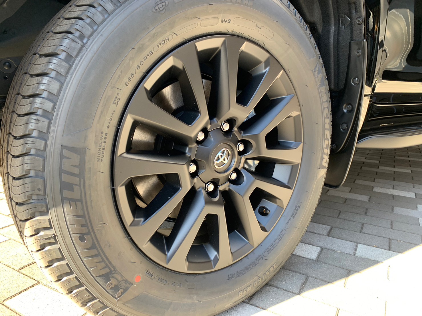 <strong>LANDCRUISER PRADO TX-L MattBlackEdition</strong>