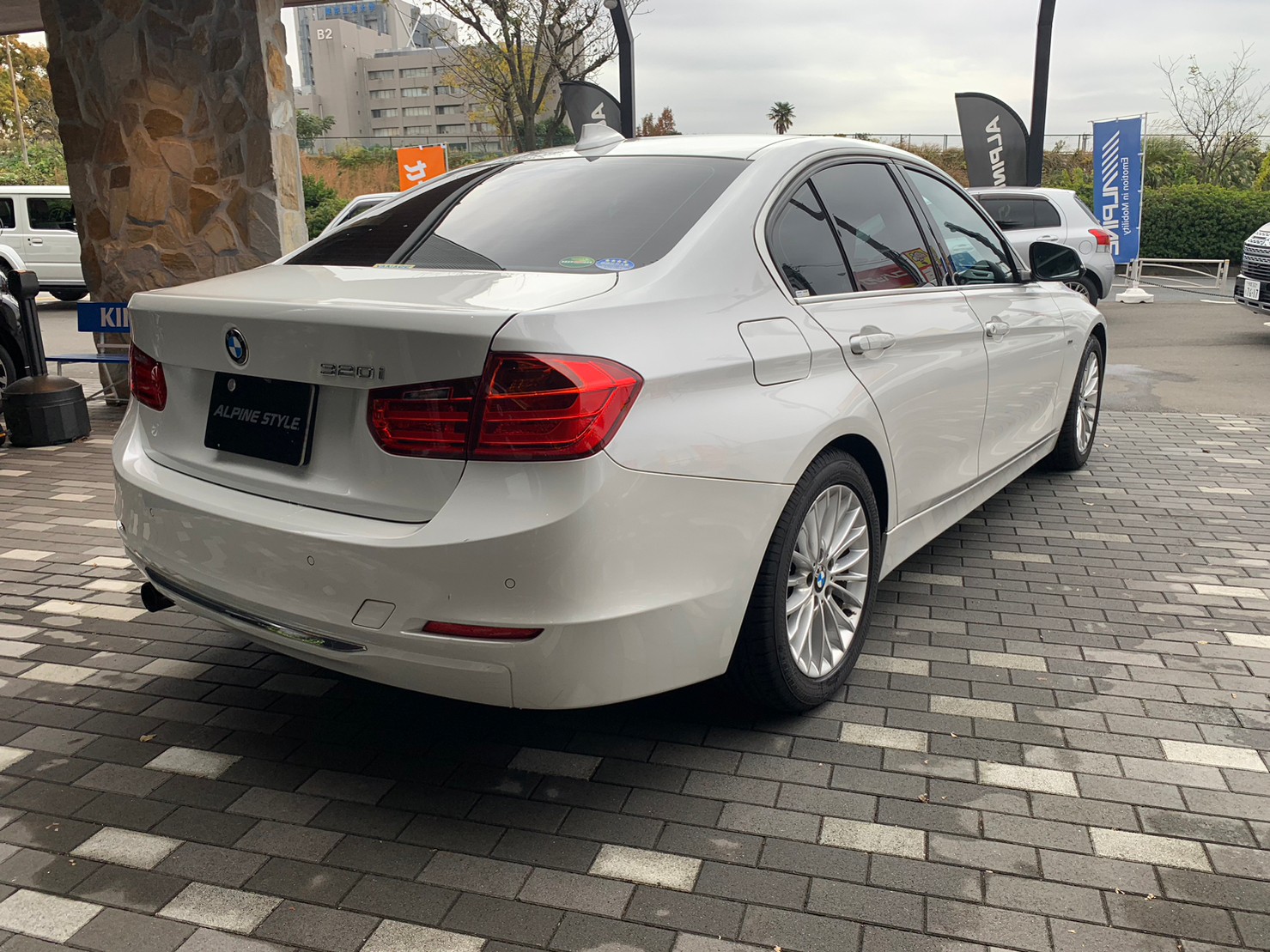 BMW　320iラグジュアリー