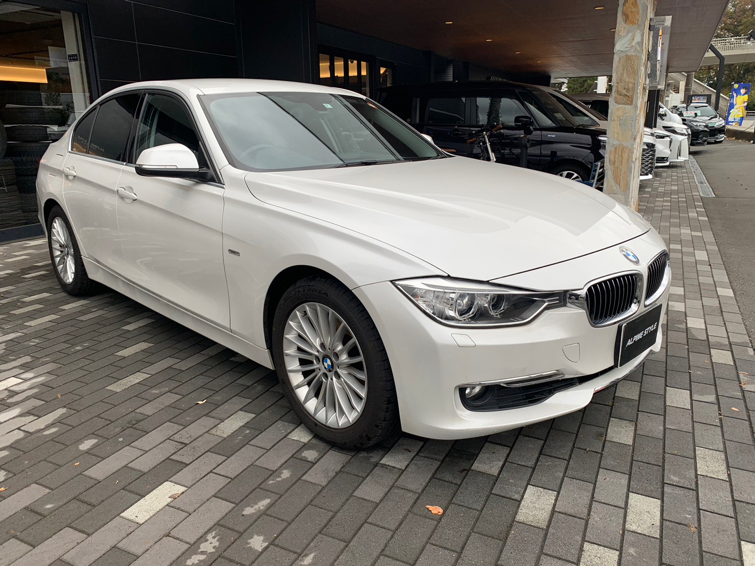 BMW　320iラグジュアリー