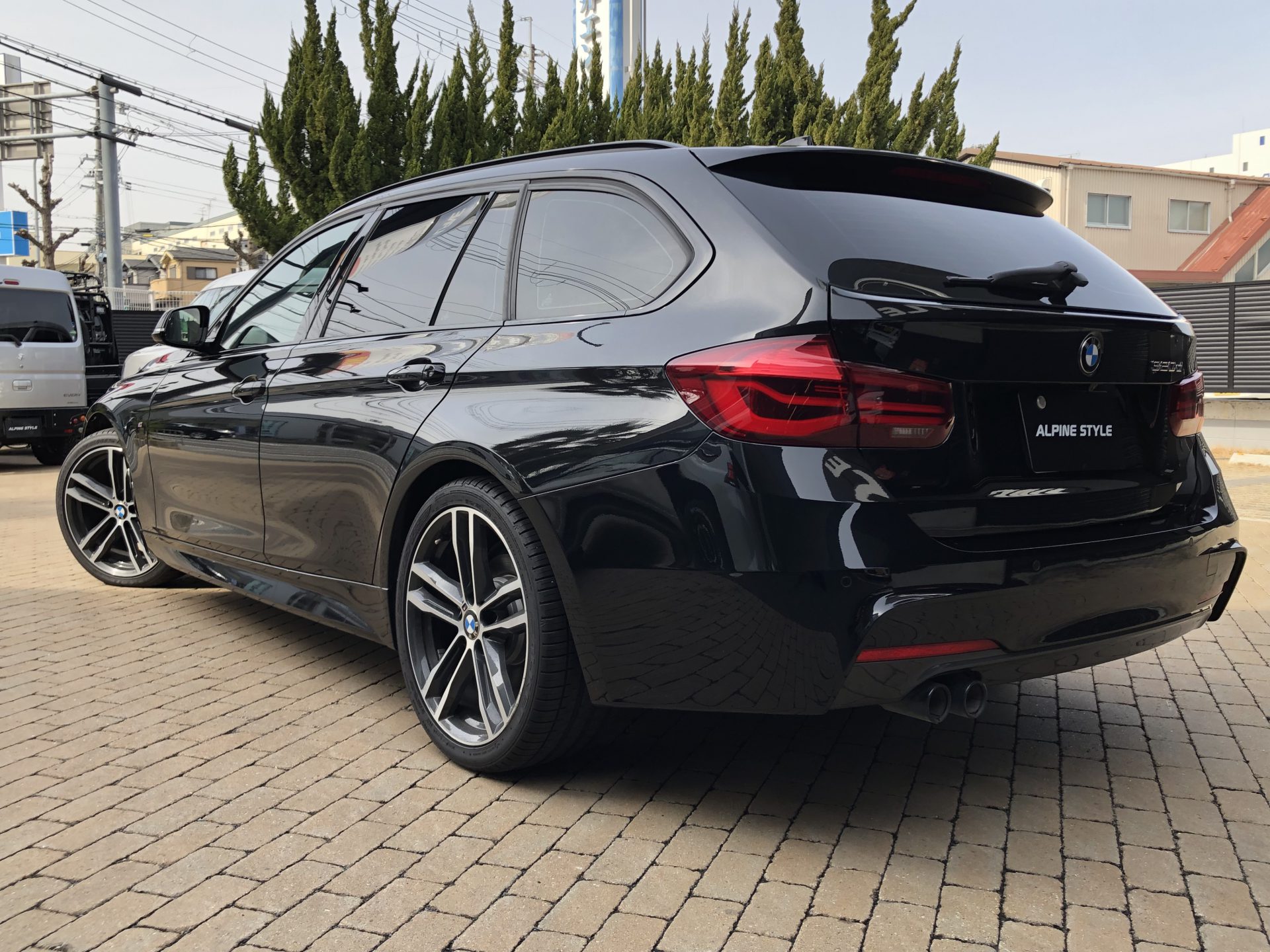 BMW 320d Touring M Sport 限定車「Edition Shadow」