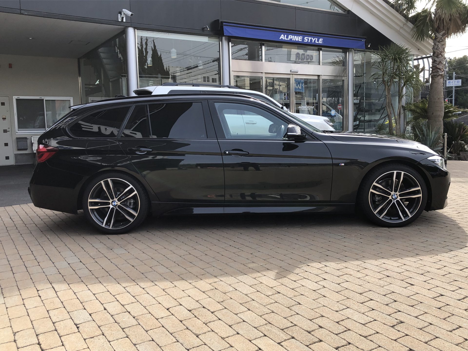 BMW 320d Touring M Sport 限定車「Edition Shadow」