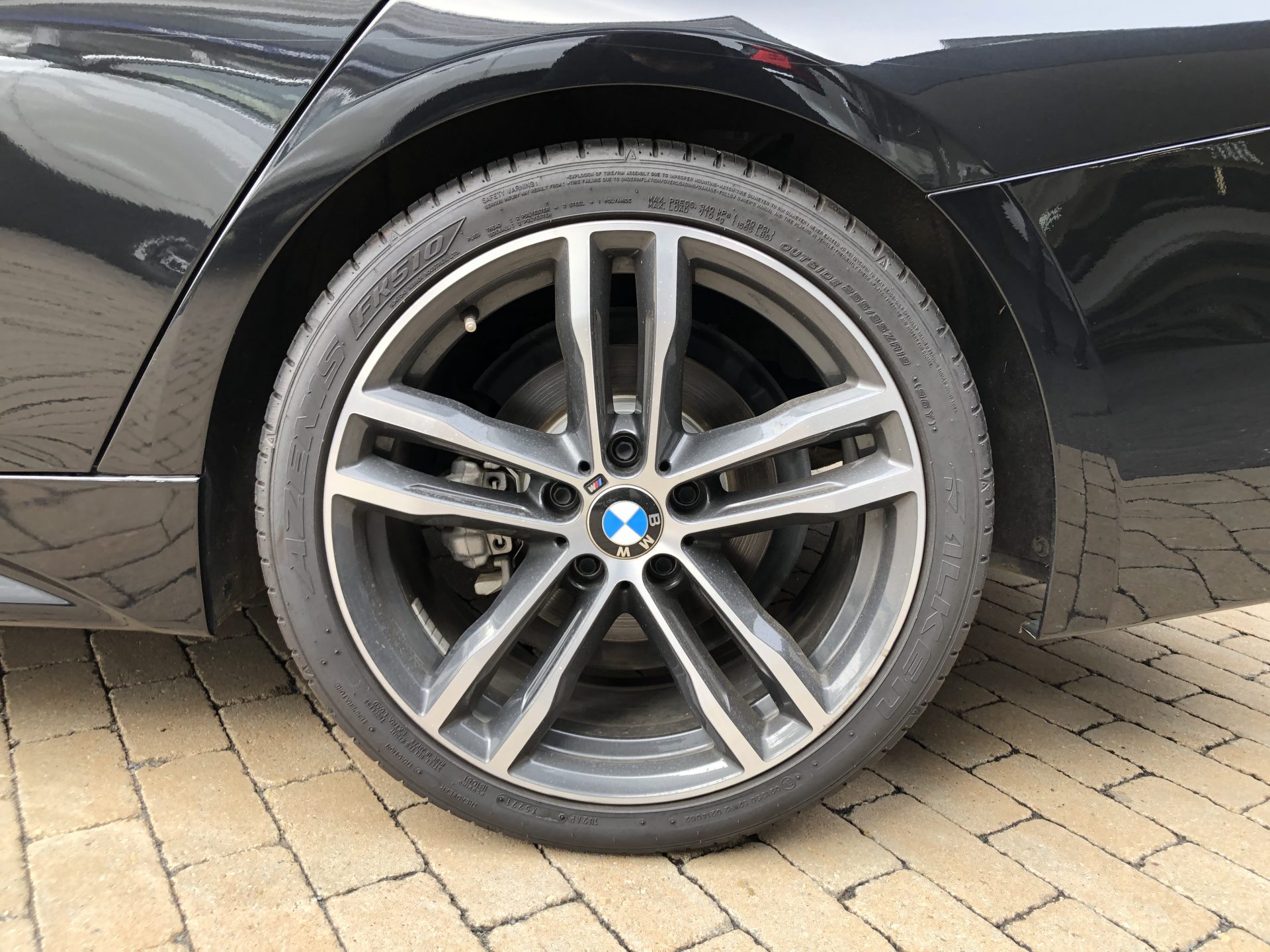 BMW 320d Touring M Sport 限定車「Edition Shadow」
