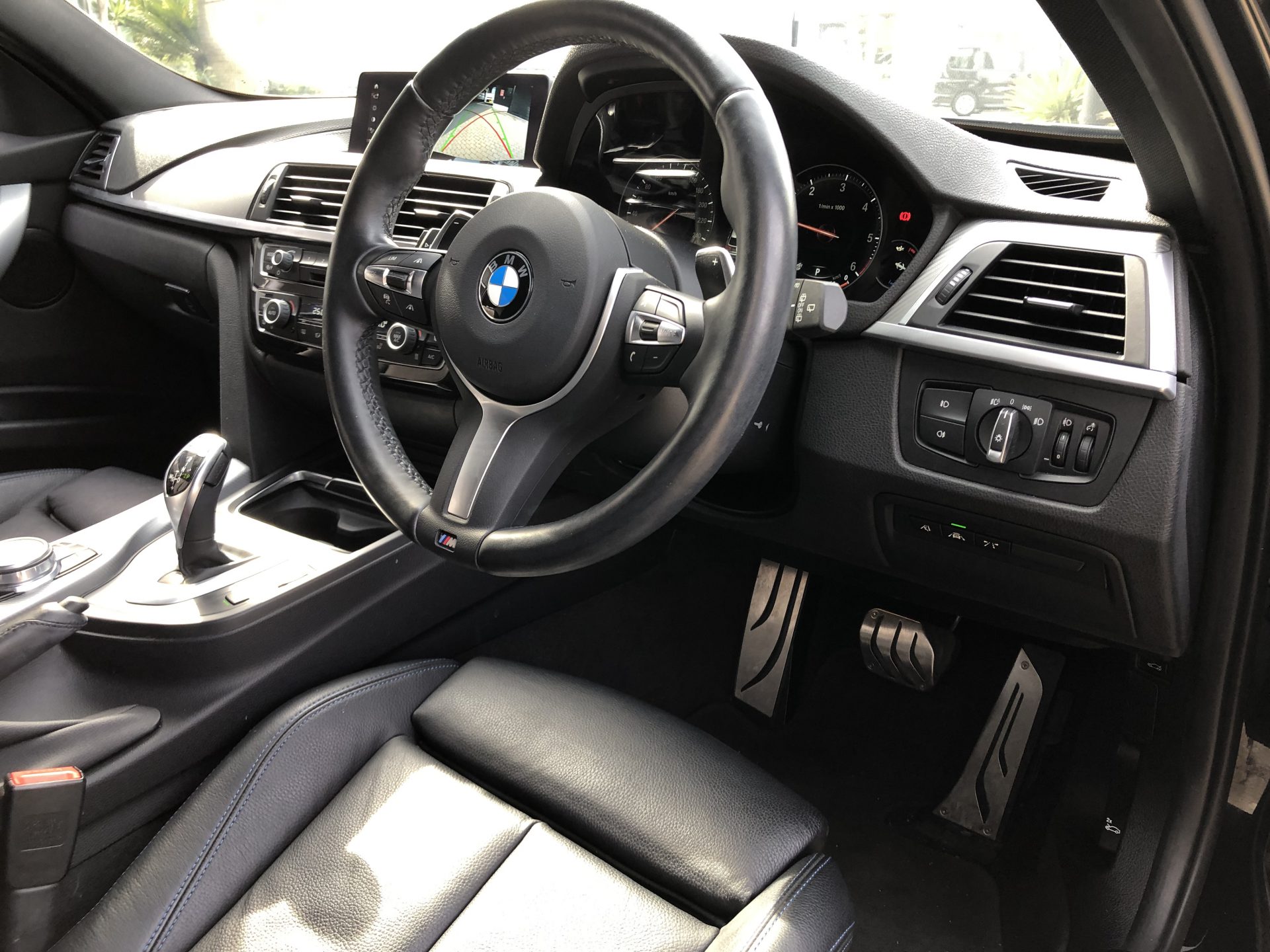BMW 320d Touring M Sport 限定車「Edition Shadow」