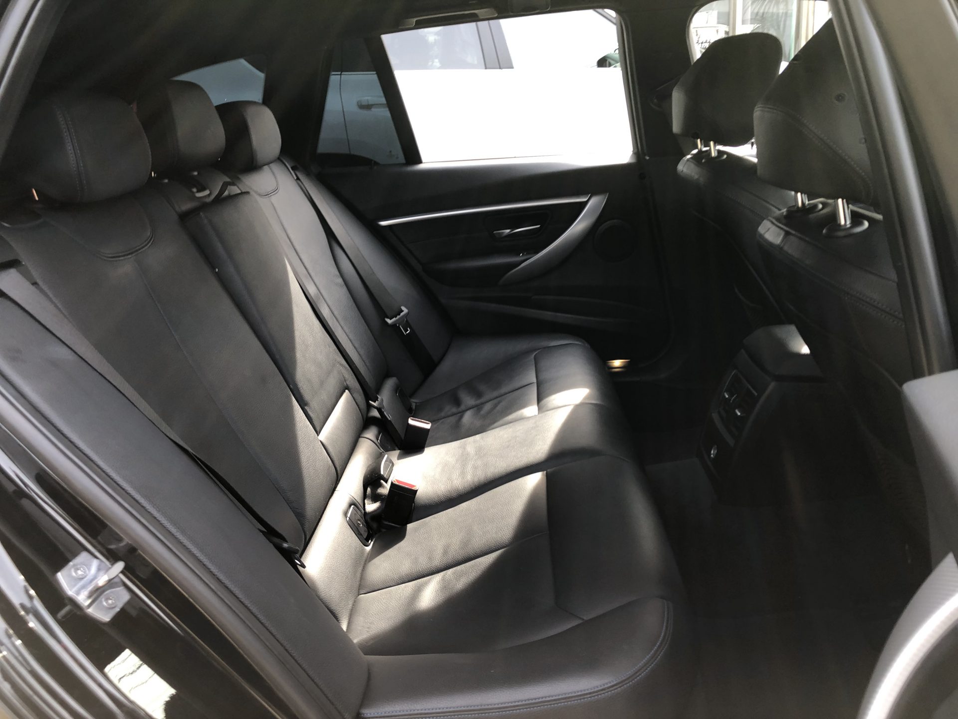 BMW 320d Touring M Sport 限定車「Edition Shadow」