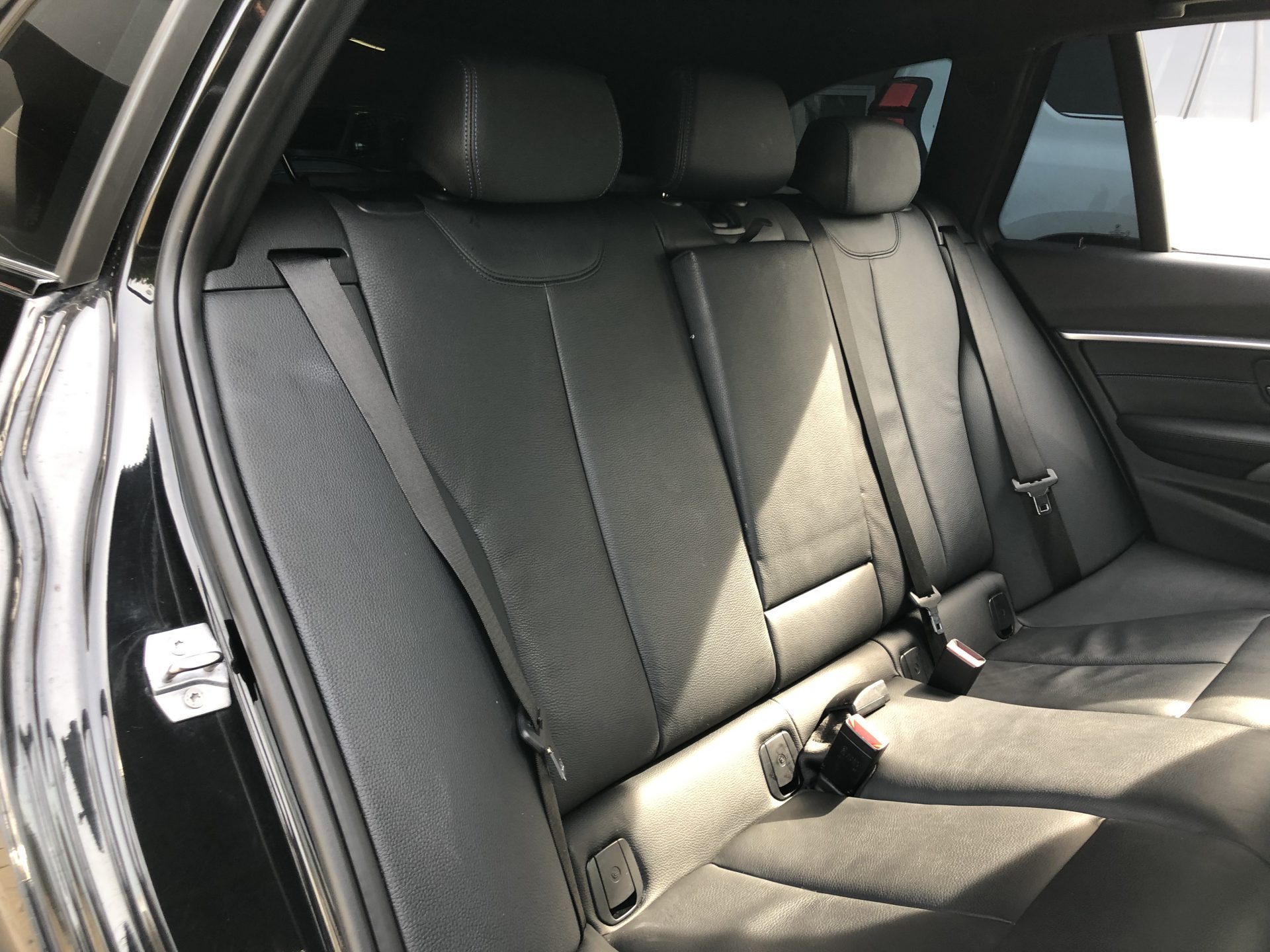 BMW 320d Touring M Sport 限定車「Edition Shadow」