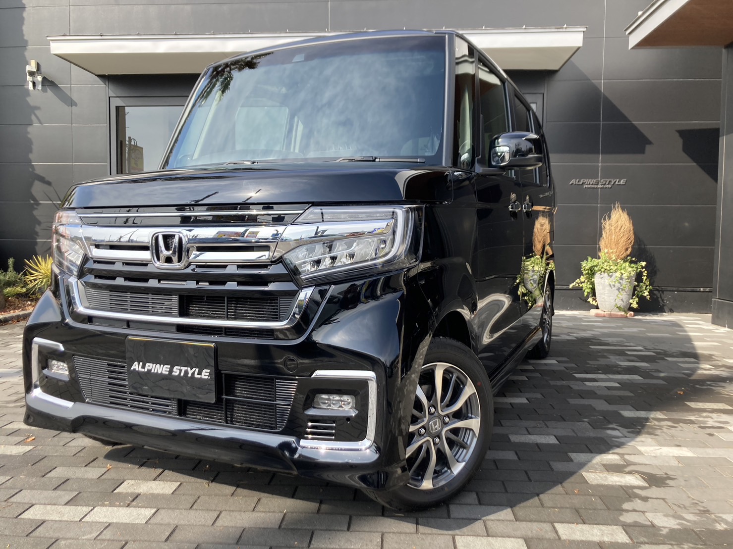 HONDA N-BOX Custom L