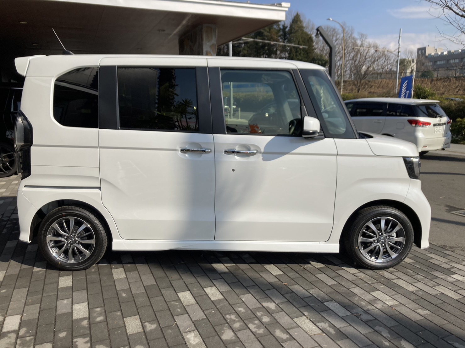 HONDA N-BOX Custom L