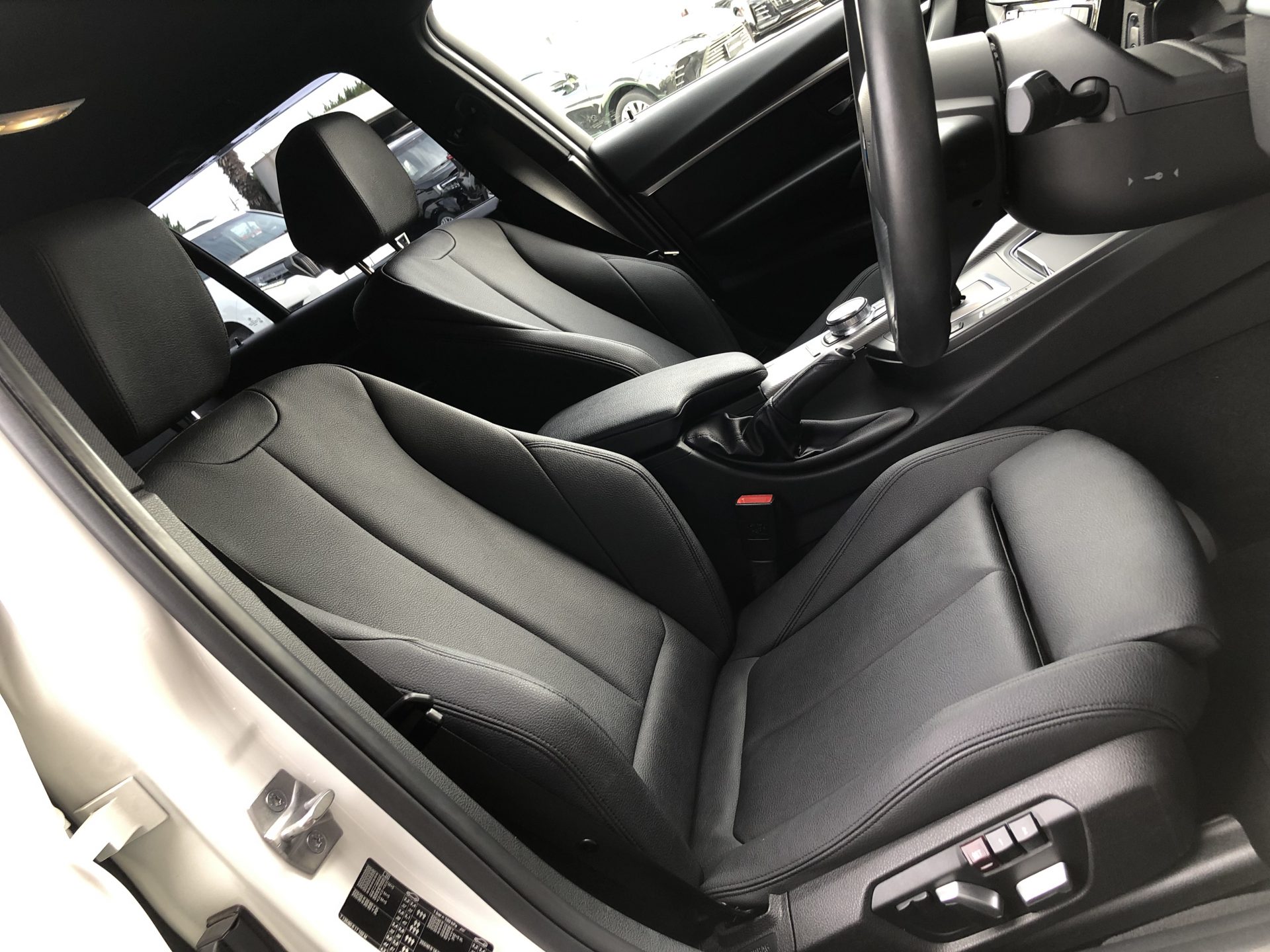 BMW 318iTouringMsport EDITION SHADOW