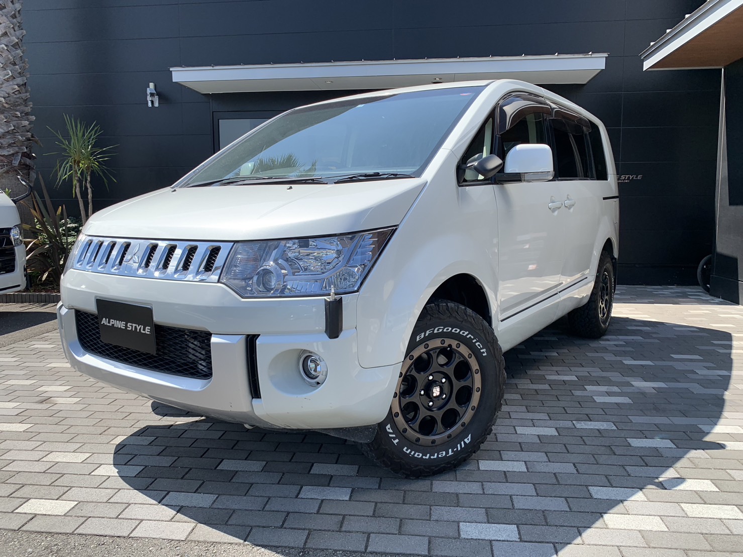 MITSUBISHI デリカD5 2.2DT Dパワーパッケージ 4WD