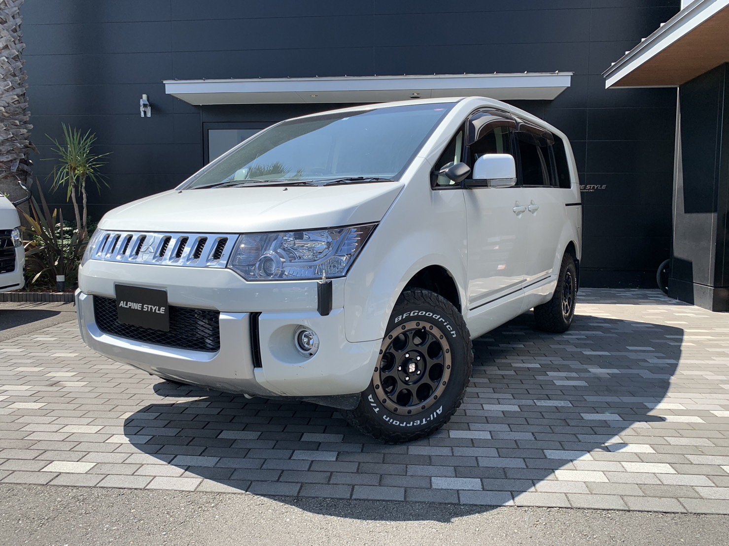 MITSUBISHI デリカD5 2.2DT Dパワーパッケージ 4WD