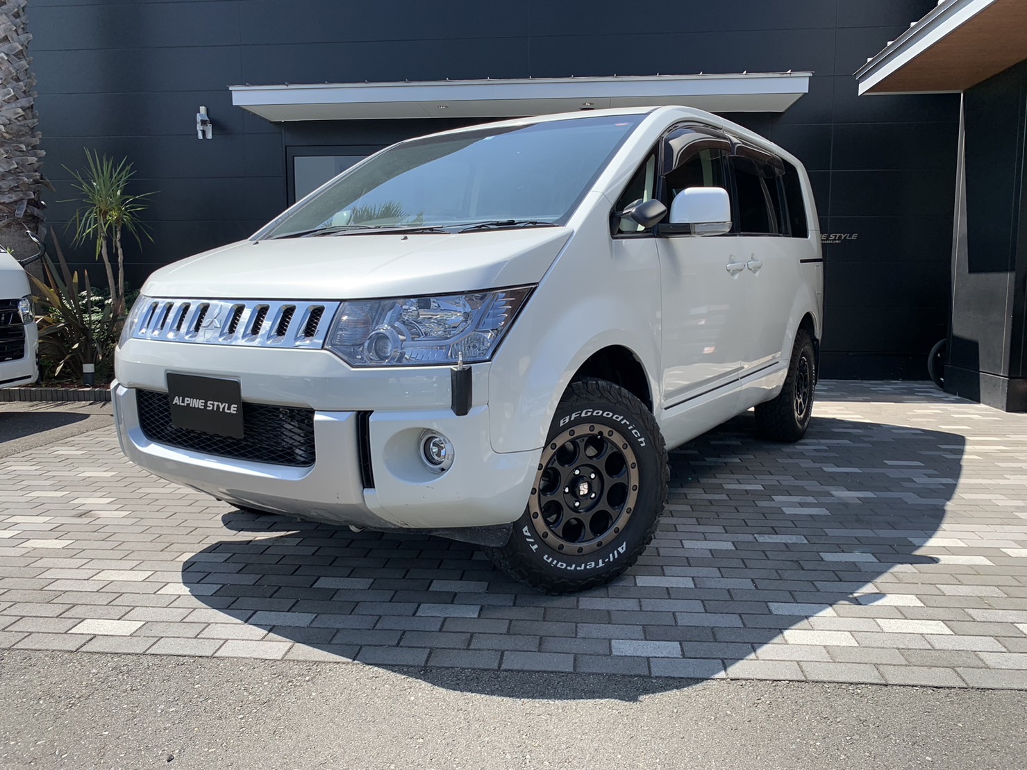 MITSUBISHI デリカD5 2.2DT Dパワーパッケージ 4WD