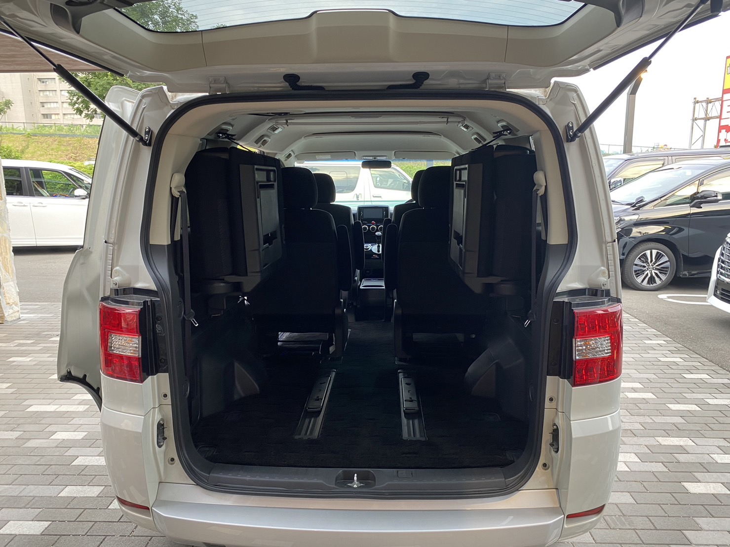 MITSUBISHI デリカD5 2.2DT Dパワーパッケージ 4WD