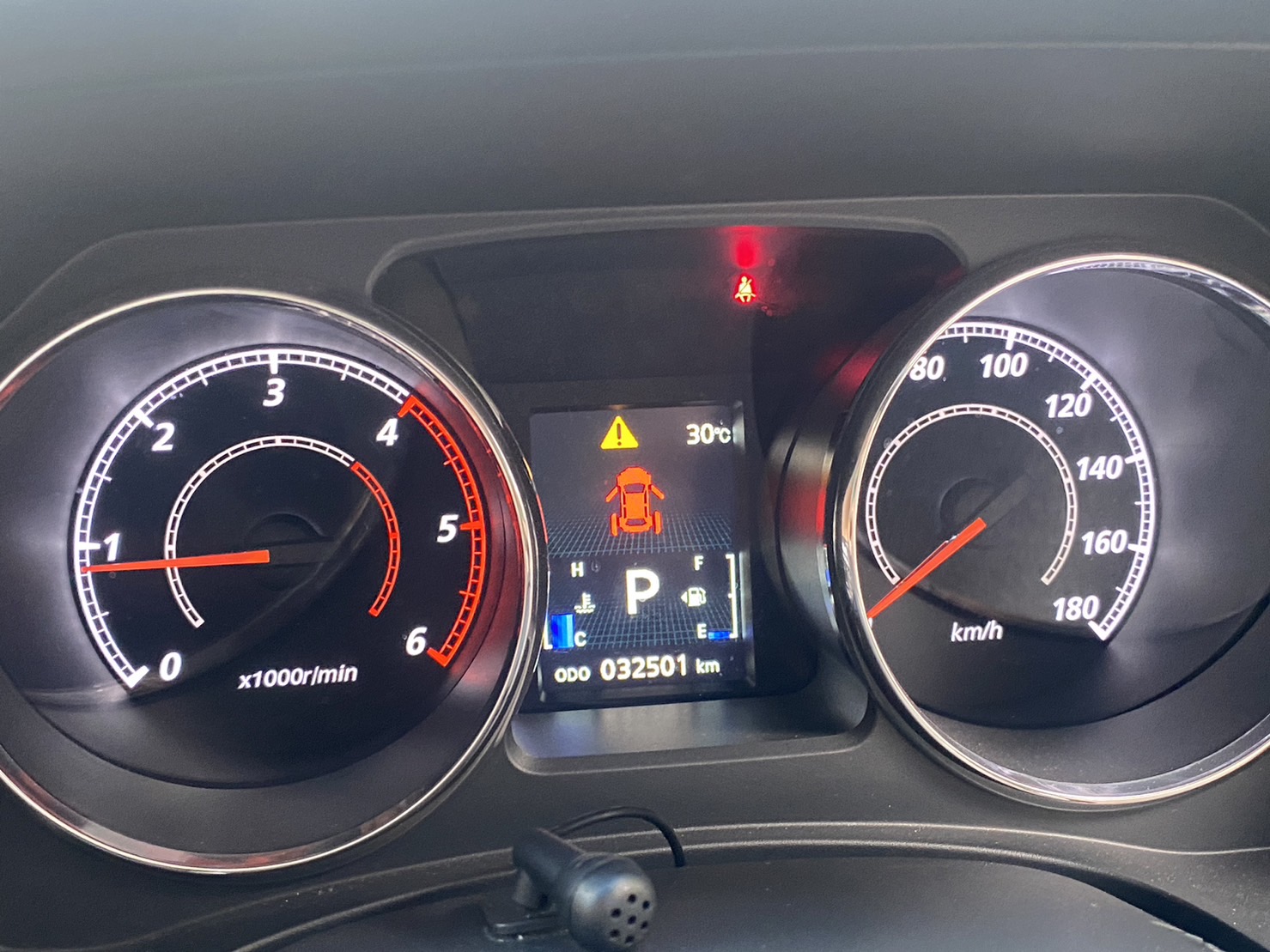 MITSUBISHI デリカD5 2.2DT Dパワーパッケージ 4WD