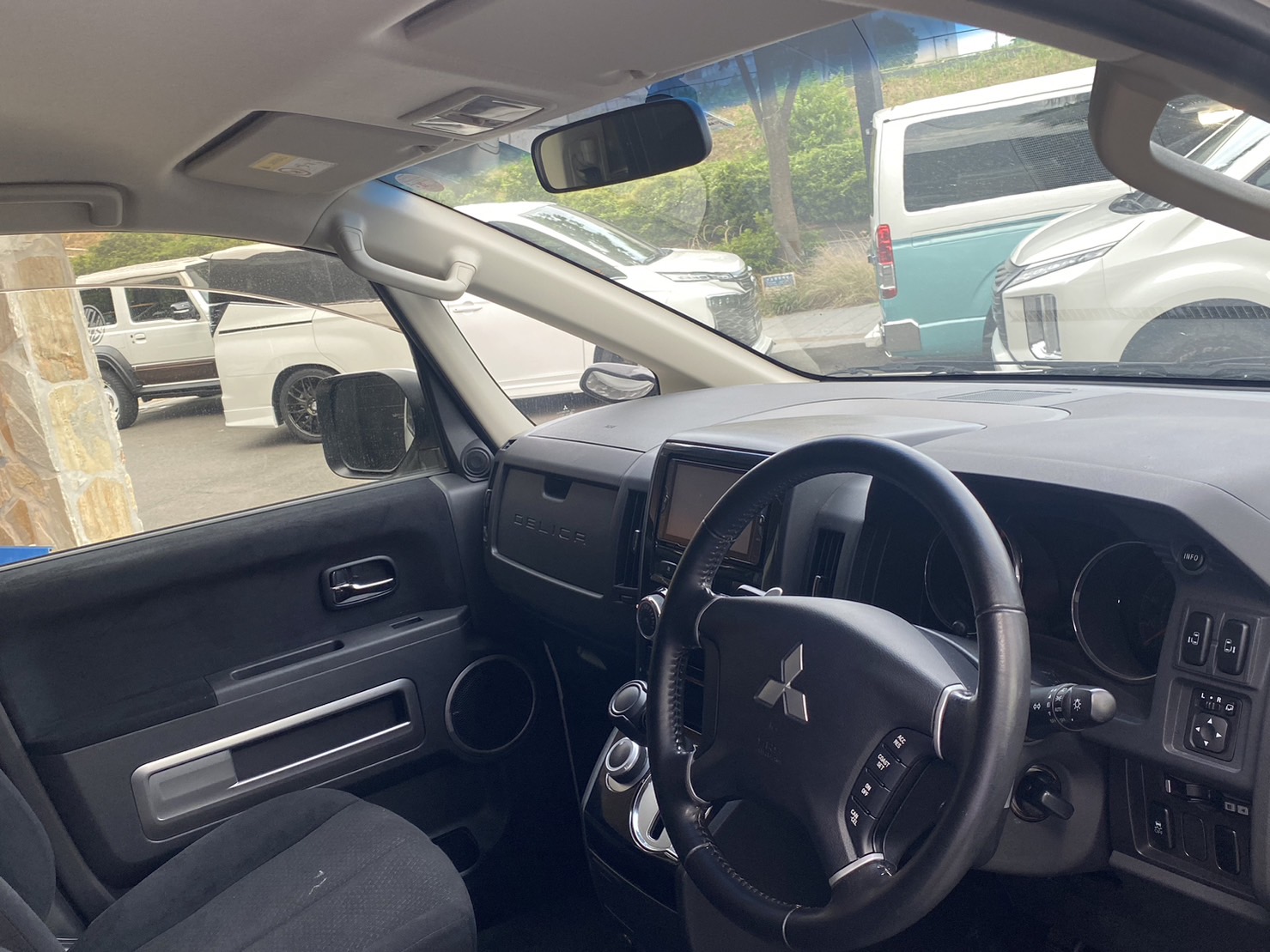 MITSUBISHI デリカD5 2.2DT Dパワーパッケージ 4WD