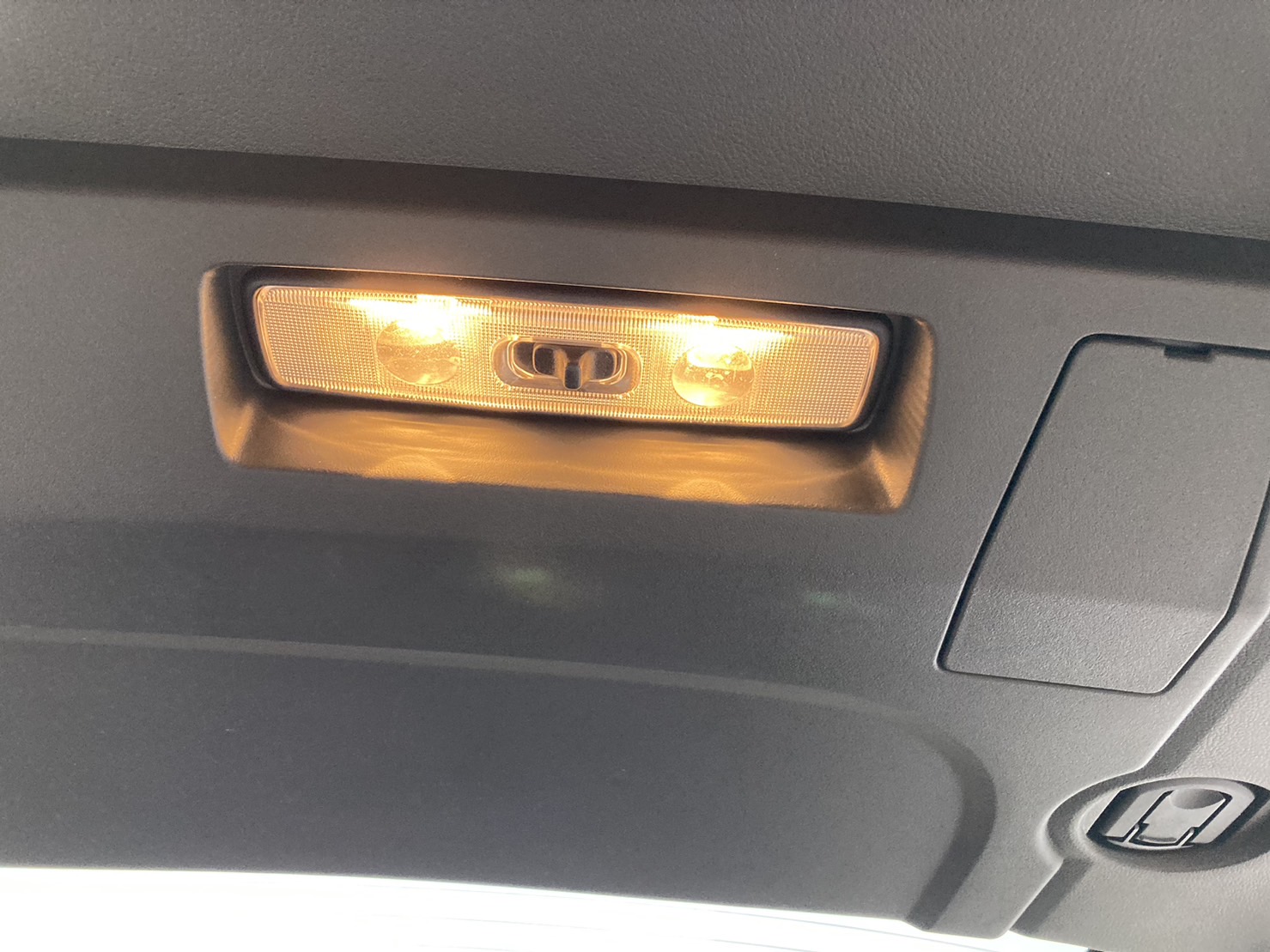 MITSUBISHI デリカD5 2.2DT Dパワーパッケージ 4WD