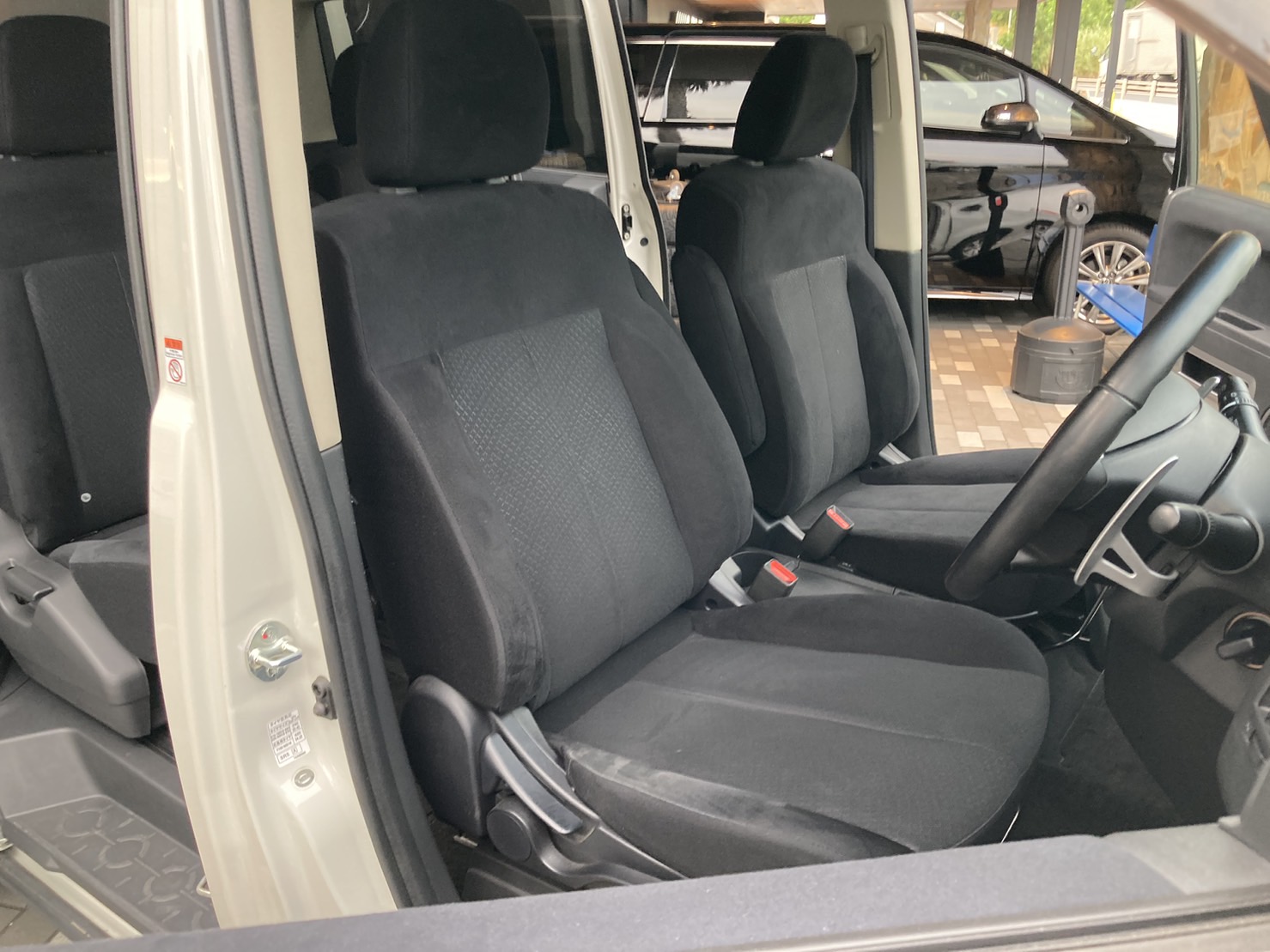MITSUBISHI デリカD5 2.2DT Dパワーパッケージ 4WD