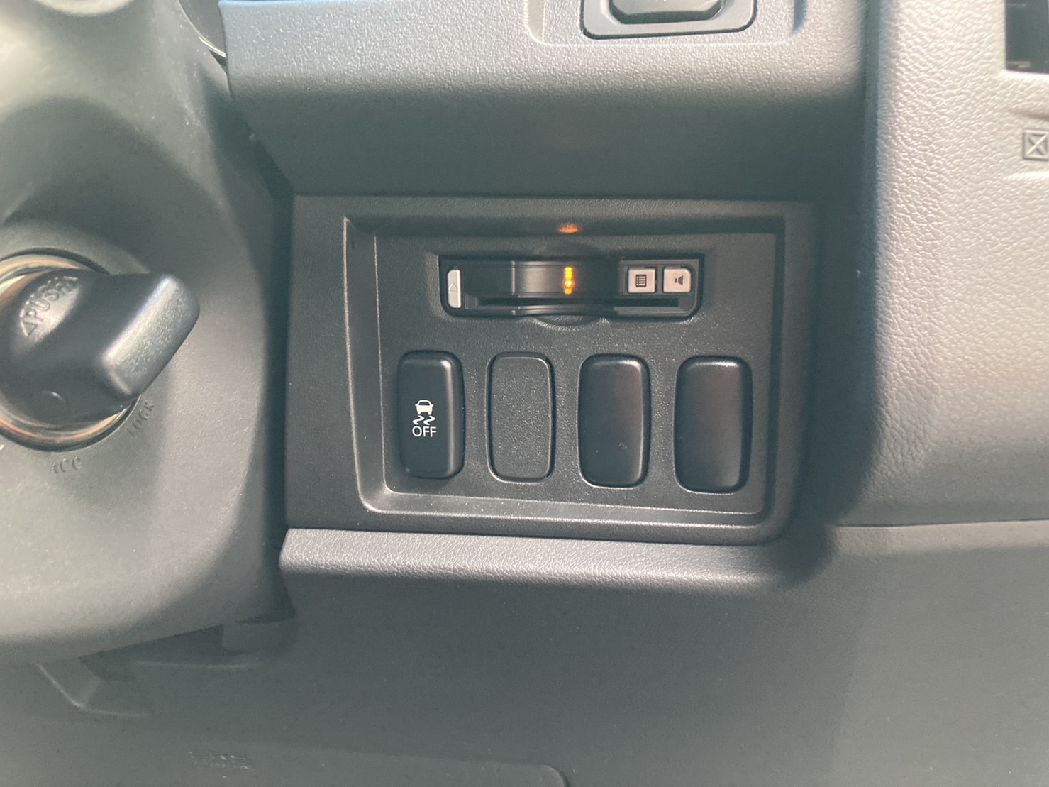 MITSUBISHI デリカD5 2.2DT Dパワーパッケージ 4WD