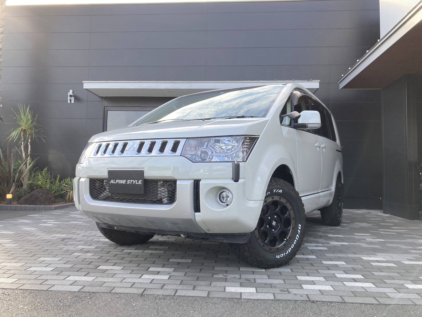 MITSUBISHI デリカD5 2.2DT Dパワーパッケージ 4WD