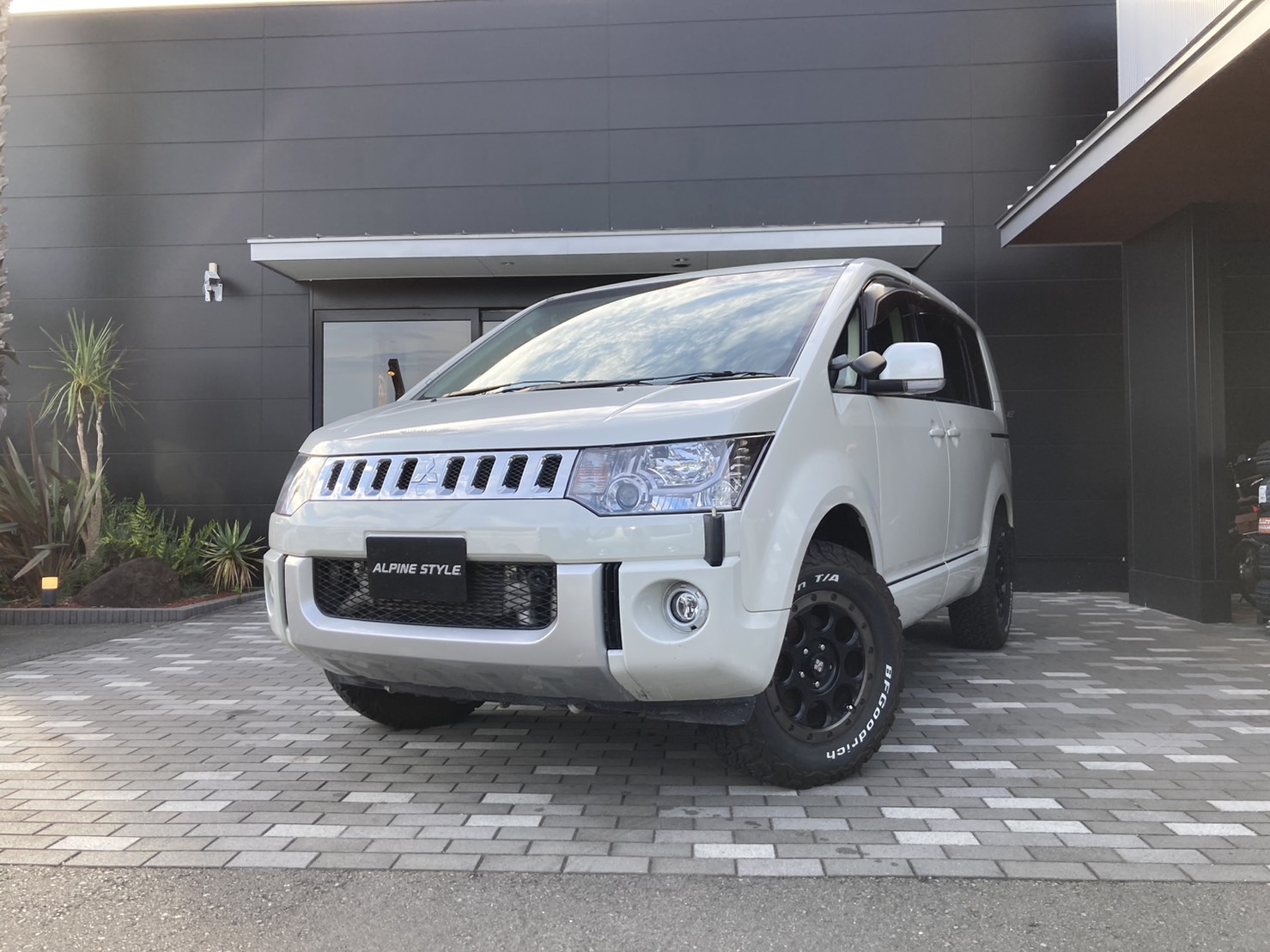 MITSUBISHI デリカD5 2.2DT Dパワーパッケージ 4WD