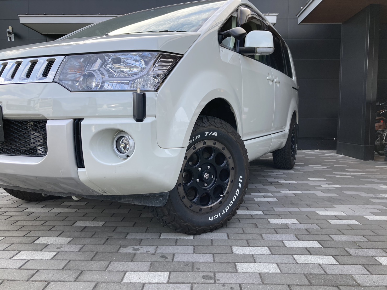 MITSUBISHI デリカD5 2.2DT Dパワーパッケージ 4WD