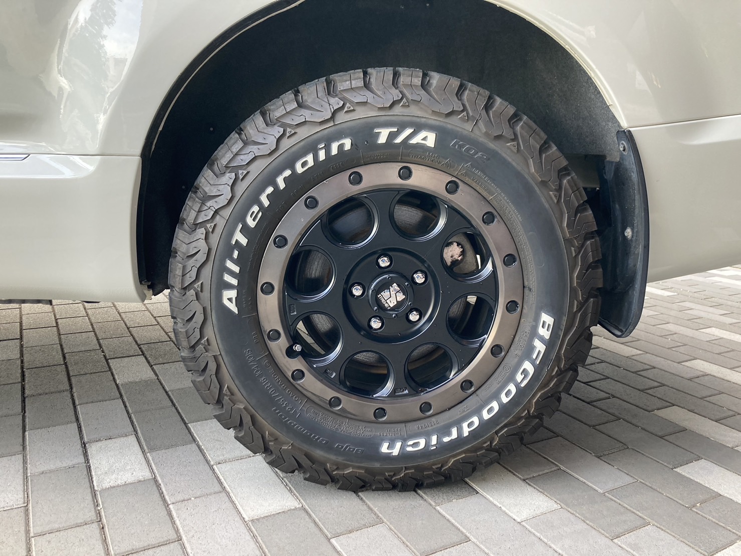 MITSUBISHI デリカD5 2.2DT Dパワーパッケージ 4WD