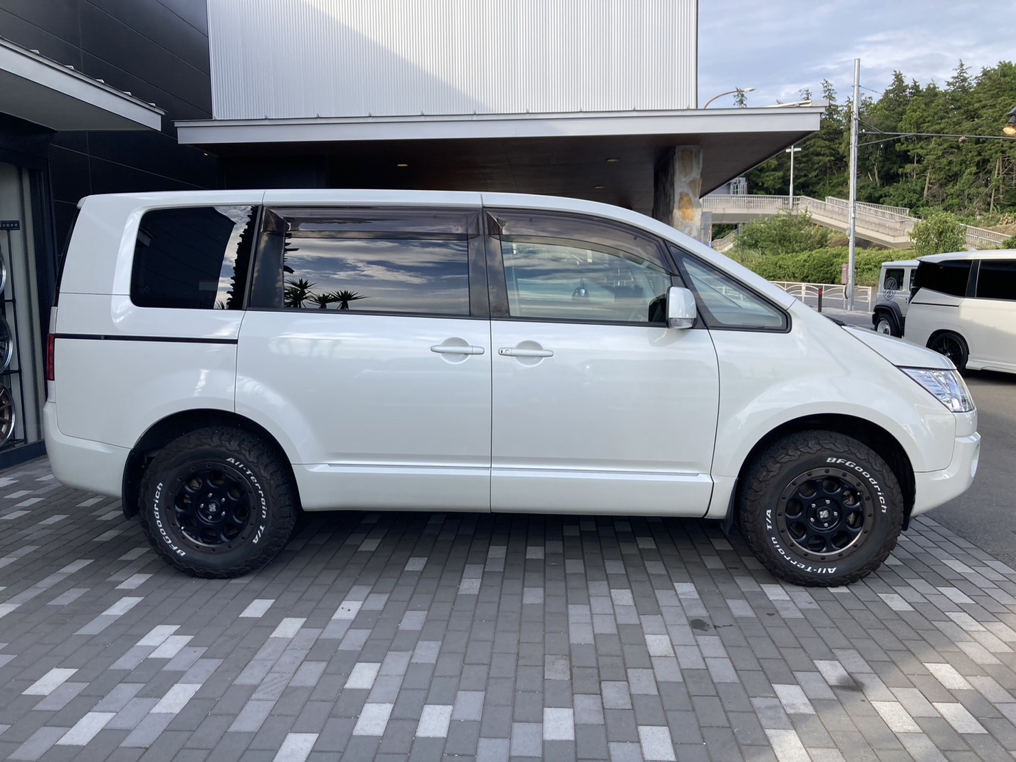MITSUBISHI デリカD5 2.2DT Dパワーパッケージ 4WD