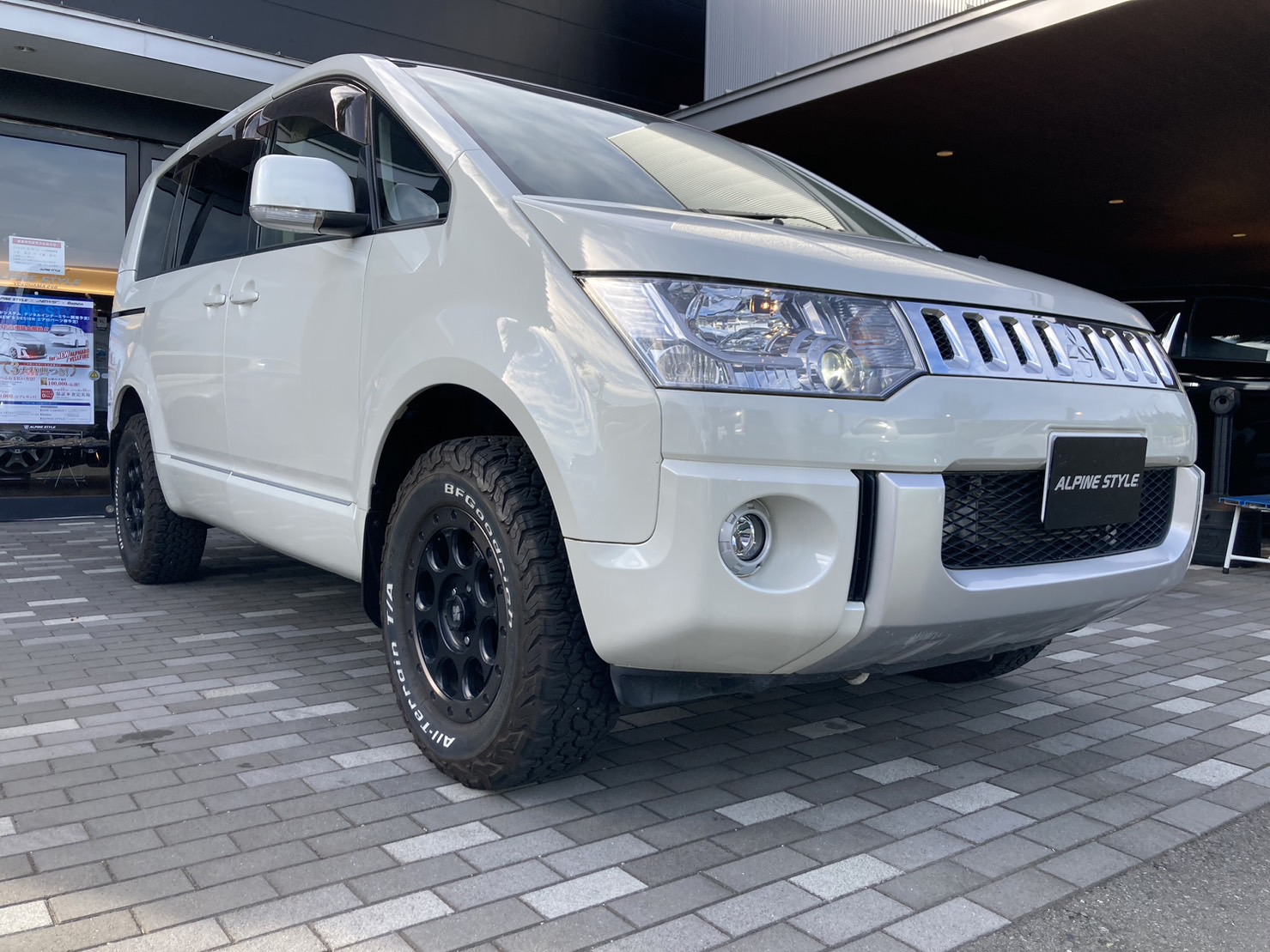 MITSUBISHI デリカD5 2.2DT Dパワーパッケージ 4WD