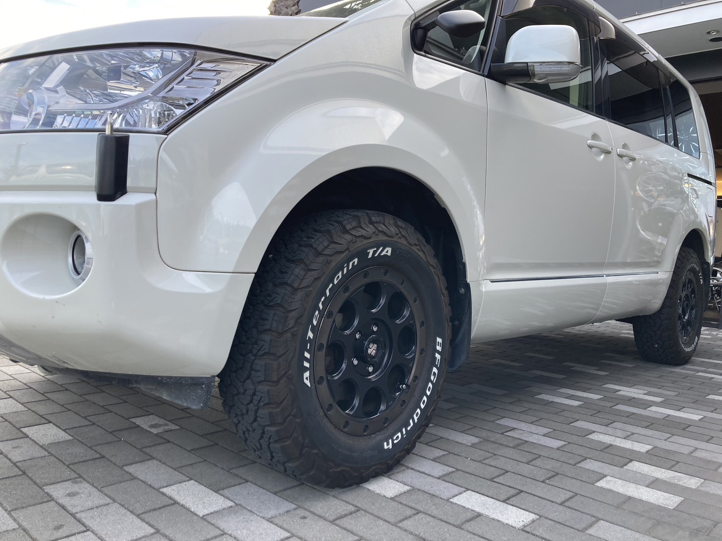 MITSUBISHI デリカD5 2.2DT Dパワーパッケージ 4WD