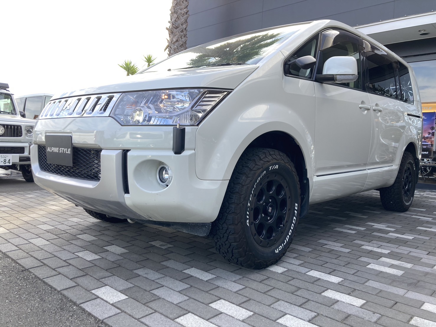 MITSUBISHI デリカD5 2.2DT Dパワーパッケージ 4WD
