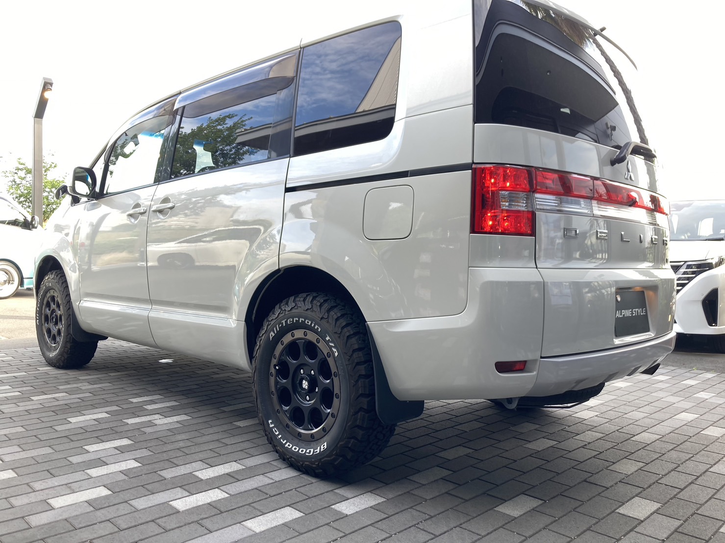 MITSUBISHI デリカD5 2.2DT Dパワーパッケージ 4WD