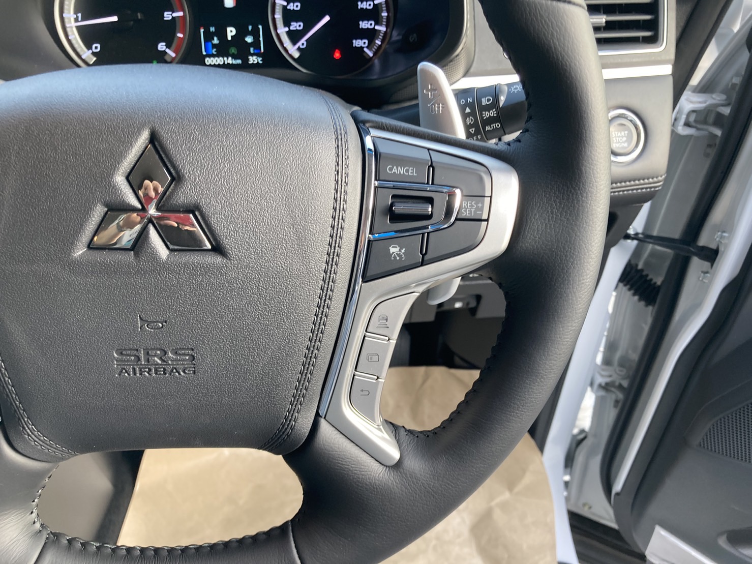 MITSUBISHI デリカD52.2DT Gパワーパッケージ 4WD