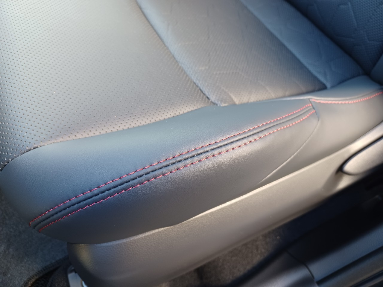 TOYOTA RAV4 アドベンチャー　オフロードパッケージⅡ 安心安全パッケージ
