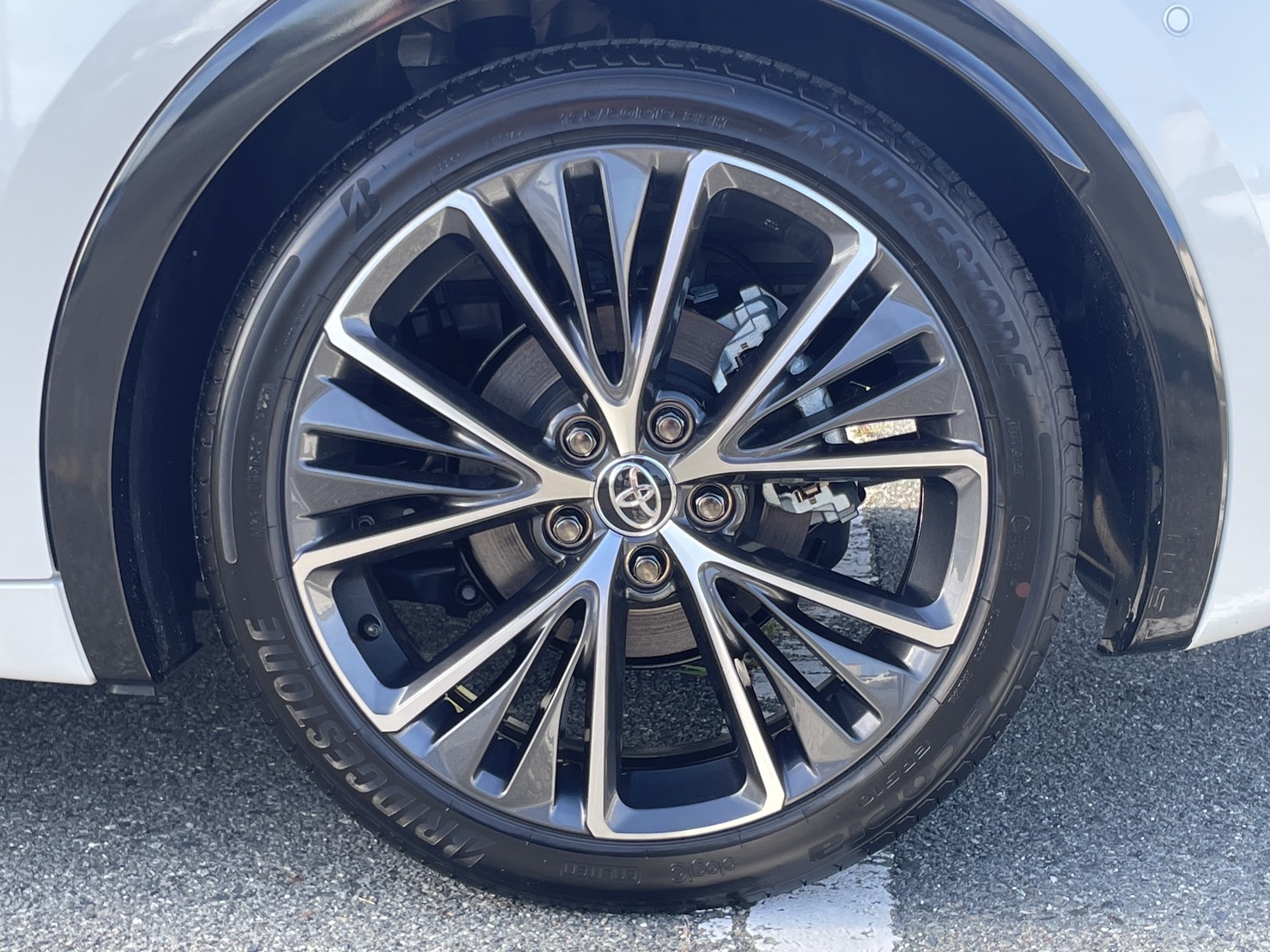 プリウス Z E-Four 登録済未使用